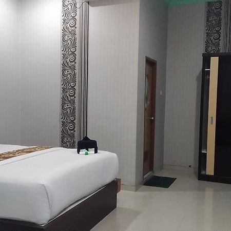 Eljie Hotel Syariah Gorontalo Exteriör bild